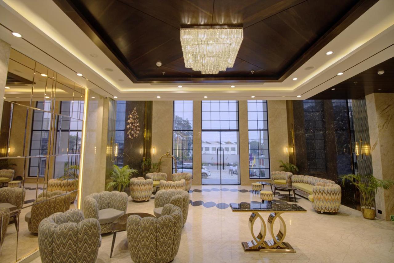 Cygnett Collection K K Hotel Faizābād Exterior foto